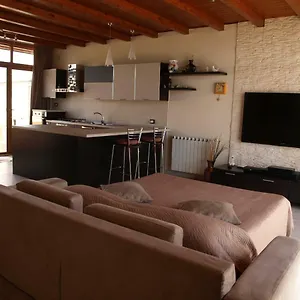 https://a-due-passi-da-tutto-catania.taorminaitalyhotels.com