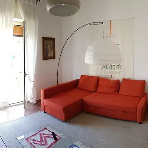 https://appartamento-arricriati-vicino-lungomare.catania-hotels.net
